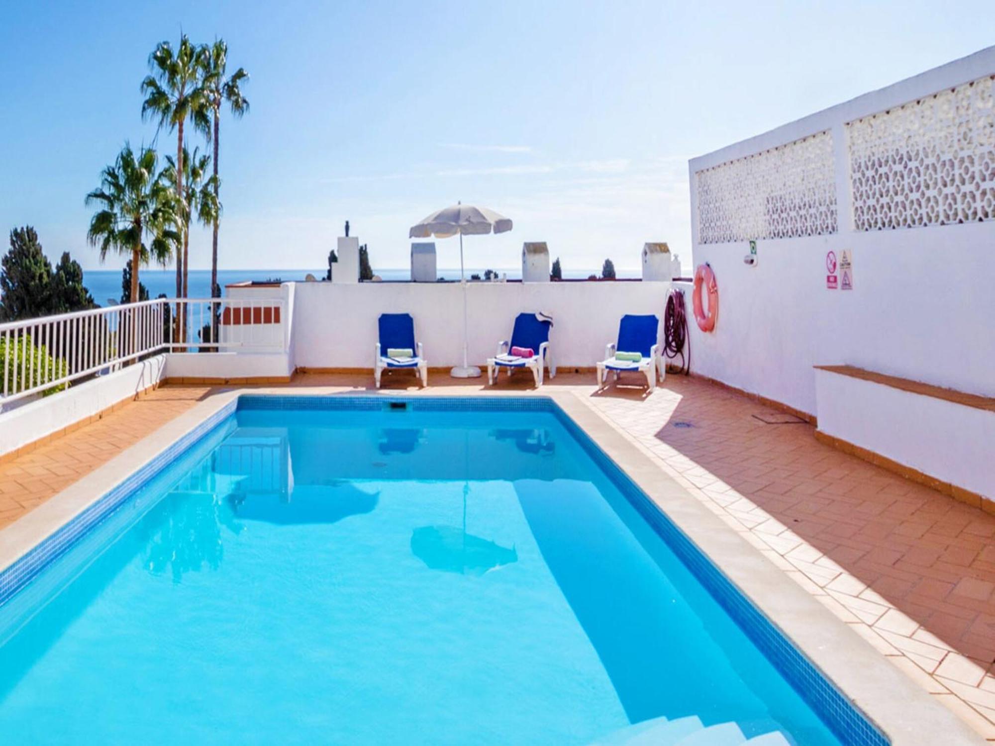 With Heatable Pool *